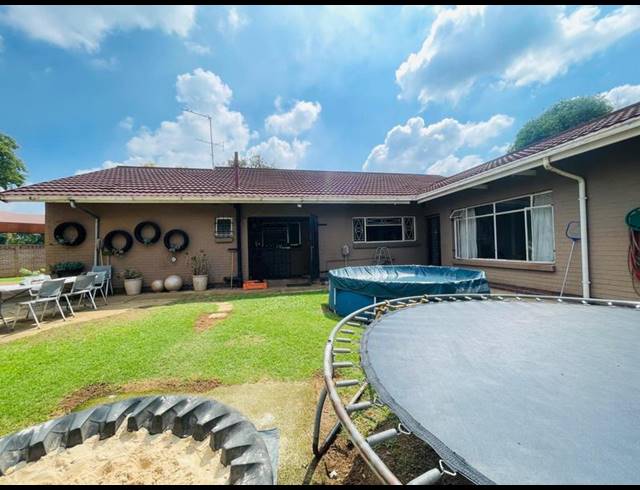 4 BEDROOM HOUSE FOR SALE IN SELCOURT